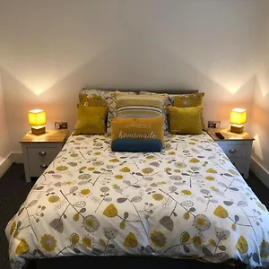 Marine & Suites - Close To Beach, Train Station & Airport Aparthotel